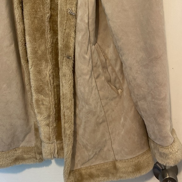 Coat - Picture 4 of 7